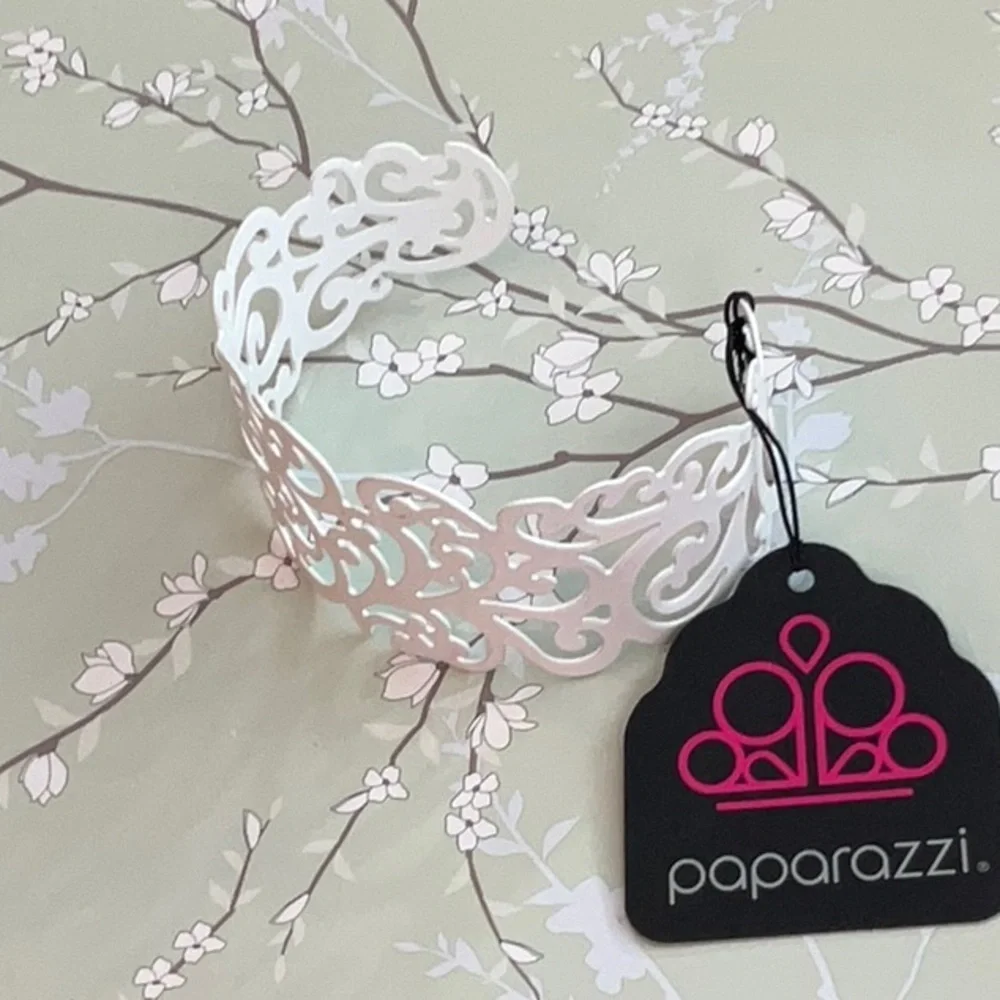 ❄️ Paparazzi | White Blossom Cuff Bracelet Wedding Beach Shabby Chic